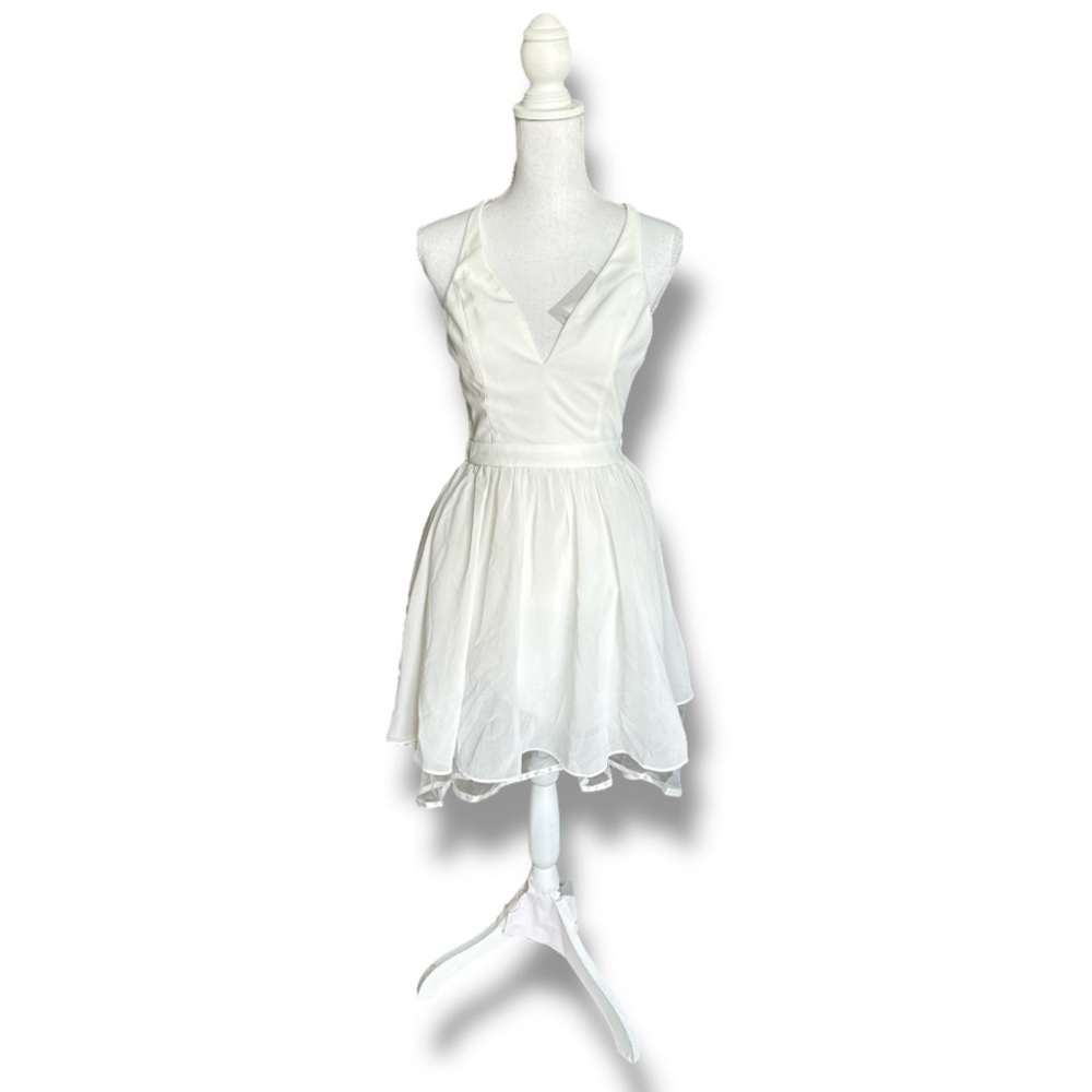 Ivory Chiffon Short V-Neck Homecoming Dress with Lace Back Size Medium N…
